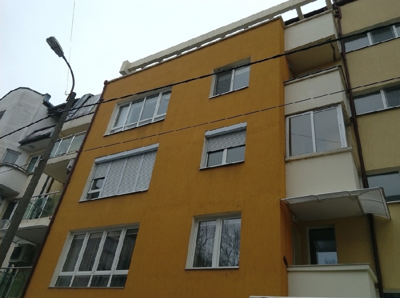 Публичните изпълнители на НАП продават на търг недвижими имоти автомобили