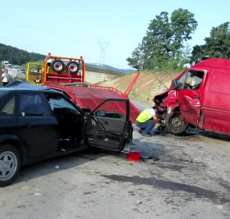 Пиян шофьор е предизвикал катастрофа на кръстовище в Бяла Слатина.
