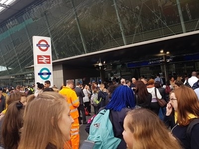 Оживената железопътна гара Стратфорд в Лондон отново е отворена след като