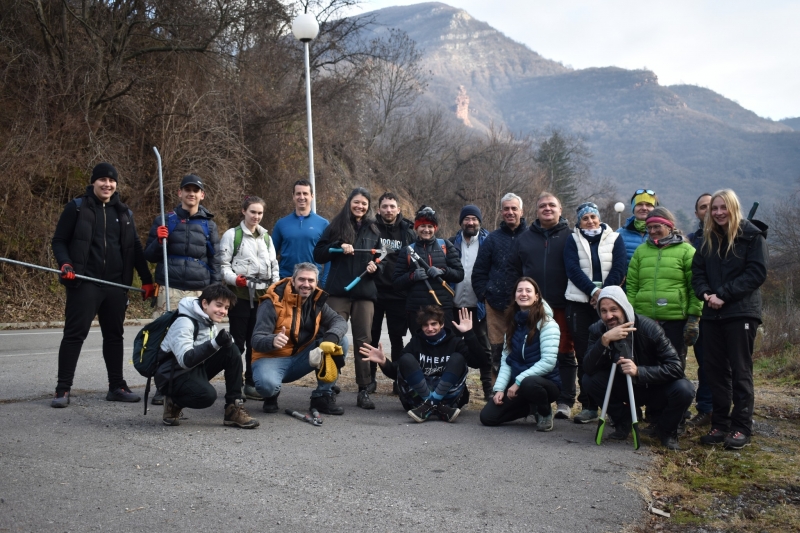 Продължава почистването на терена определен за създаването на историческата пътека