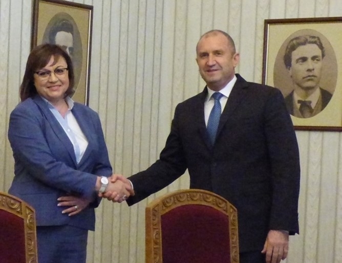 Румен Радев ще връчи трети проучвателен мандат за съставяне на