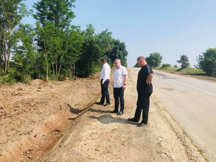 Народният представител от ГЕРБ Монтана Дилян Димитров инспектира ремонта на пътя