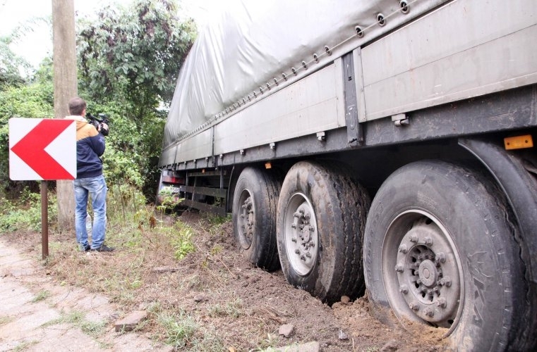 Пиян старозагорец катастрофира с ТИР в двора на фирма в