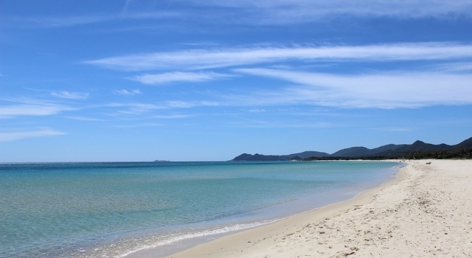 Френска двойка хваната с 40 кг сардински пясък в колата