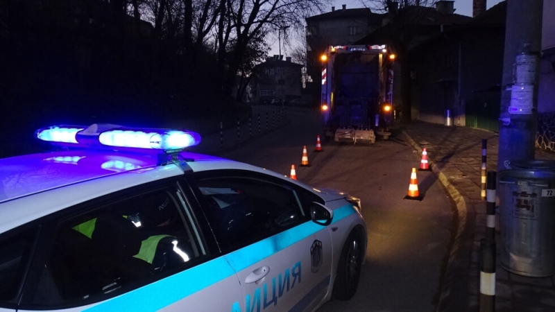 Лек автомобил блъсна в Благоевград 42 годишен работник на общинска сметопочистваща