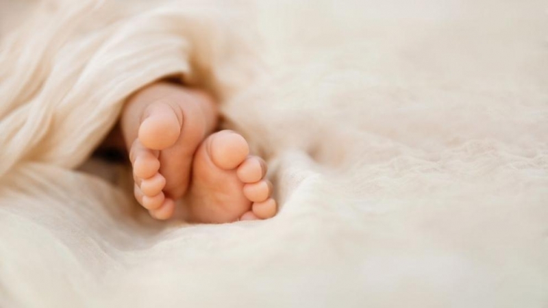 Разследват смъртта на бебе, родено в домашни условия в София