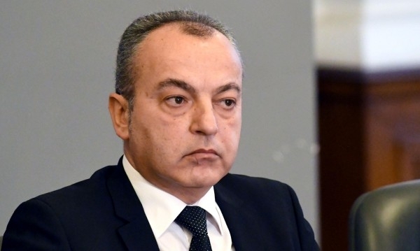 Около 140 000 работници и служители на месец ще бъдат