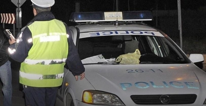 Полицаи са хванали пиян мъж зад волана във Враца научи