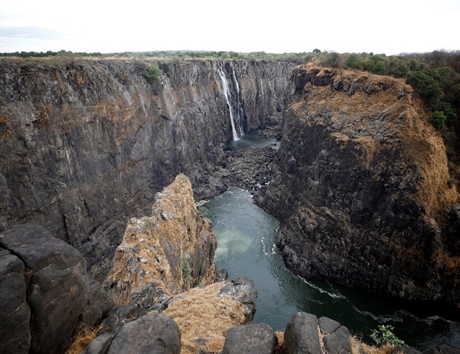 Един от най-внушителните водопади в света - Виктория, се превърна