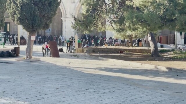 Отново сблъсъци между палестинци и израелската полиция на Храмовия хълм