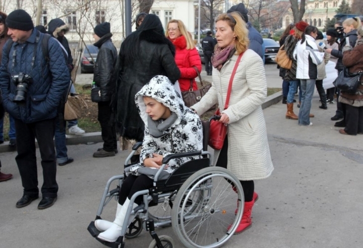 Майки на деца с увреждания настояват за нов закон