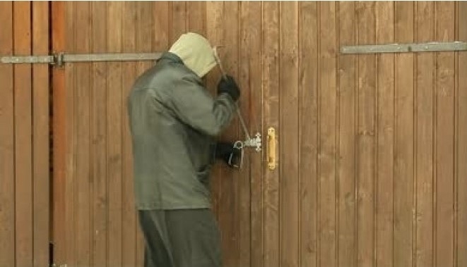 Хитър апаш удари земеделска кооперация в Софрониево, търсят го