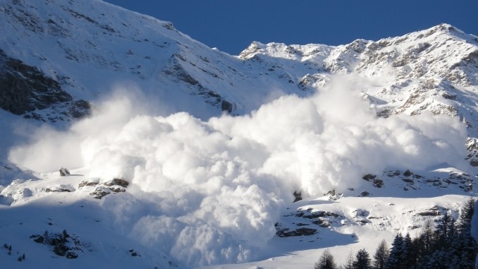 Трима души загинаха при лавини в Швейцарските Алпи предаде Ройтерс