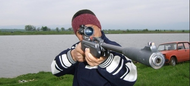 Младеж е прострелял с въздушна пушка момче информираха от областната