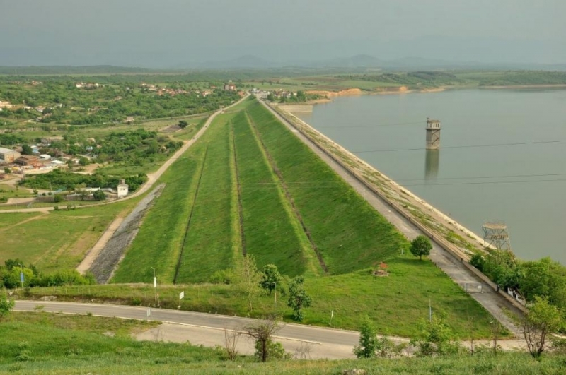 Областният управител на Монтана Ванина Вецина предаде лично на министъра