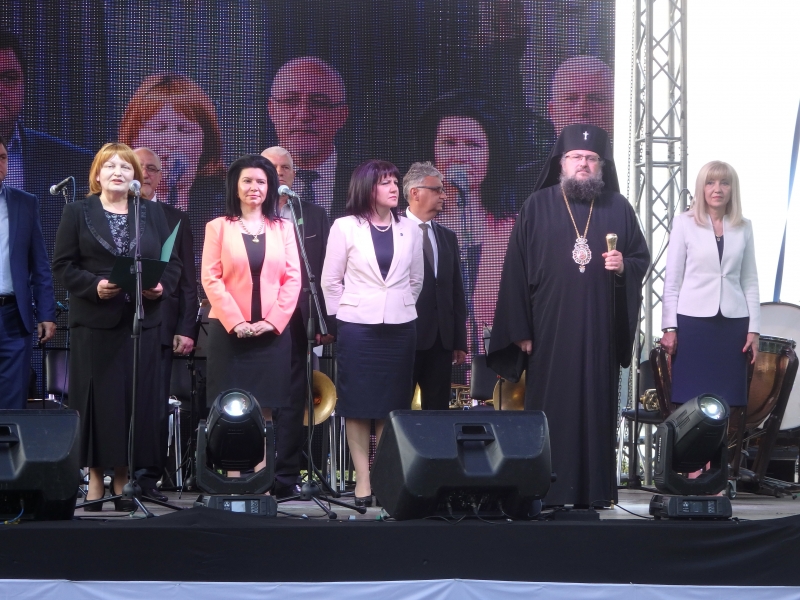 Областният управител на Враца Малина Николова и председателят на Народното