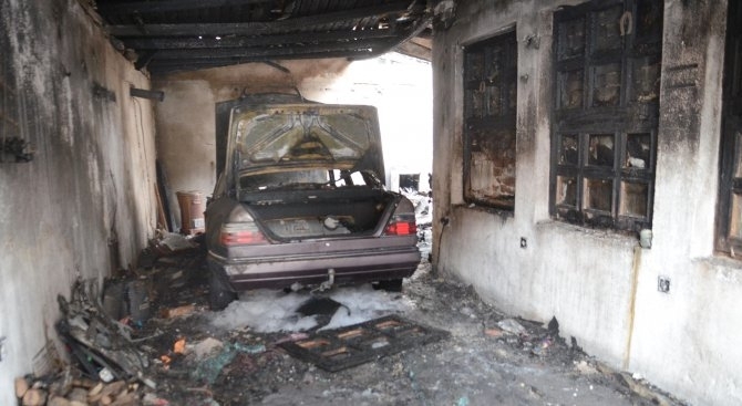 Млад мъж е с изгаряния след пожар в хасковски автосервиз