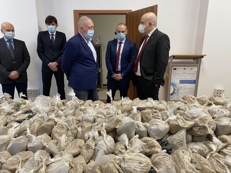 Гoлямo кoличecтвo нaркoтици близo 400 кг хeрoин нa cтoйнocт