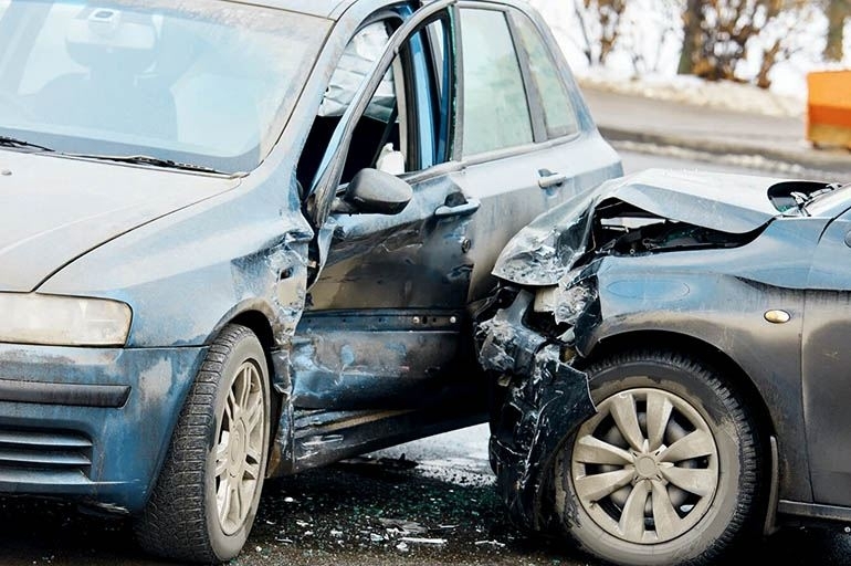 Алкохолът не прощава! Пиян шофьор натресе кола в Монтана и избяга, спипаха го за минути