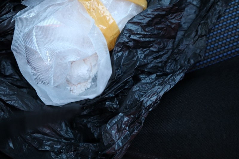 Полицаи намериха плик с кетамин в колата на младеж от