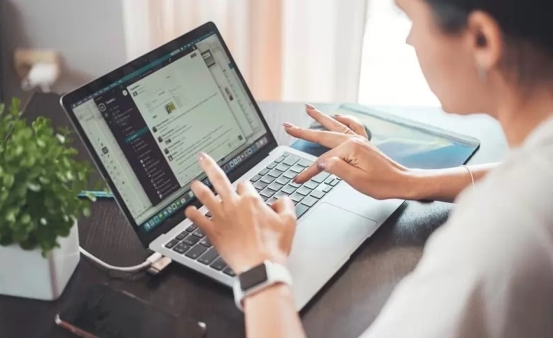 Само 36% от българите ровят в сайтовете на властта