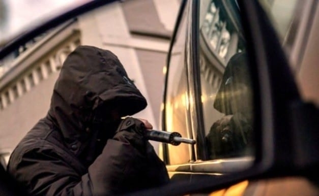 Хванаха рецидивист задигнал ъглошлайф и перфоратор от колата на мъж