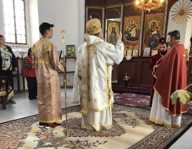 Тази сутрин Врачанският митрополит Григорий освети обновлението на олтара на