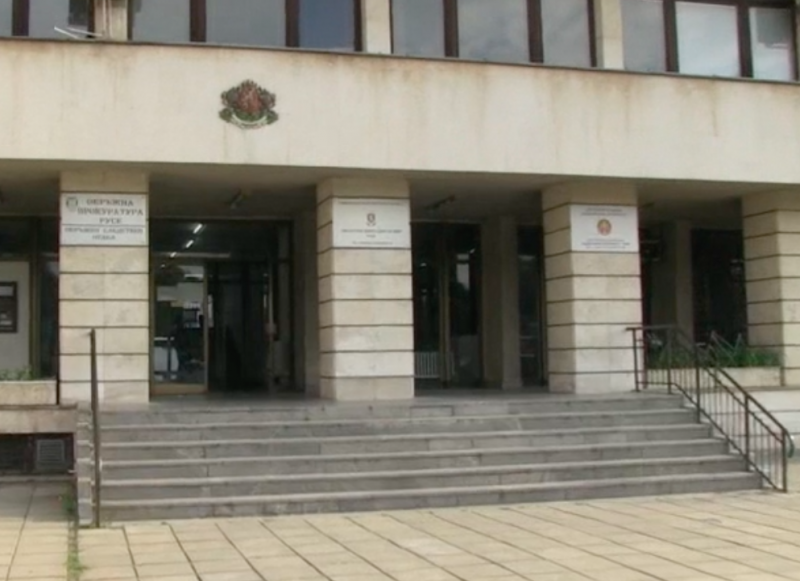 Рано тази сутрин в Русе агресивен мъж е потрошил стъклата