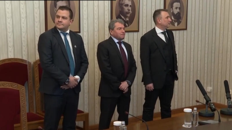 Президентът Румен Радев връчи третия мандат за съставяне на правителство