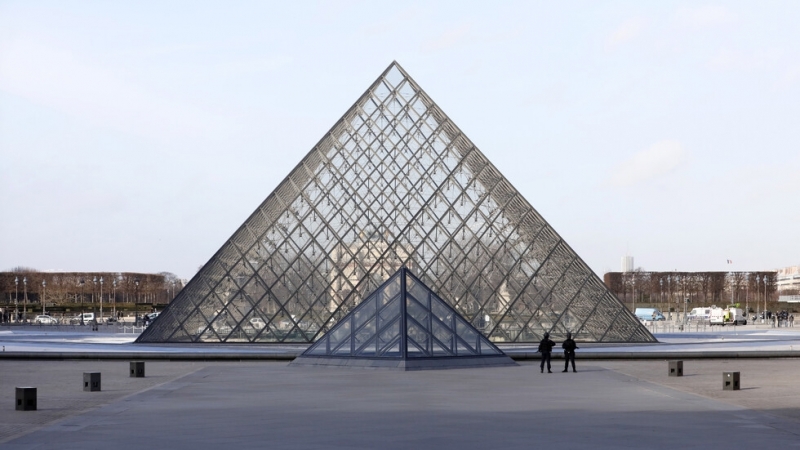 Музеят Лувър в Париж най посещаваната културна институция в света ще
