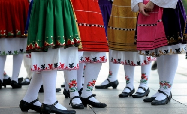 Два дни след вписването на мартеницата в Представителния списък на