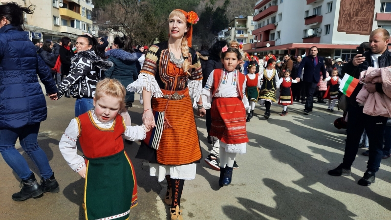 Община Берковица кани всички любители на българските народни танци Да