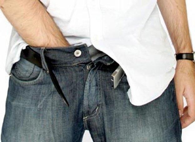 Врачанин е развял питона си в квартален магазин в града