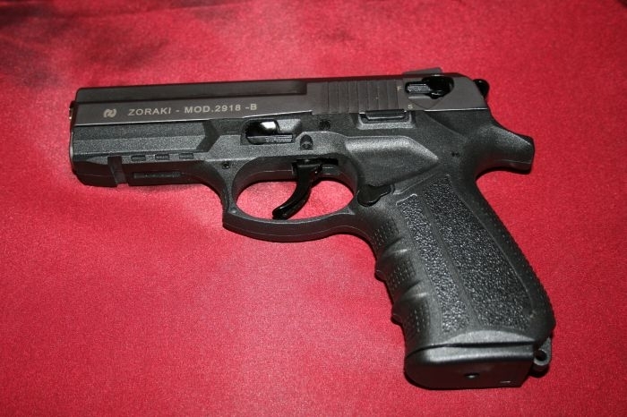 Иззет е незаконен пистолет от къща в Монтанско съобщиха от