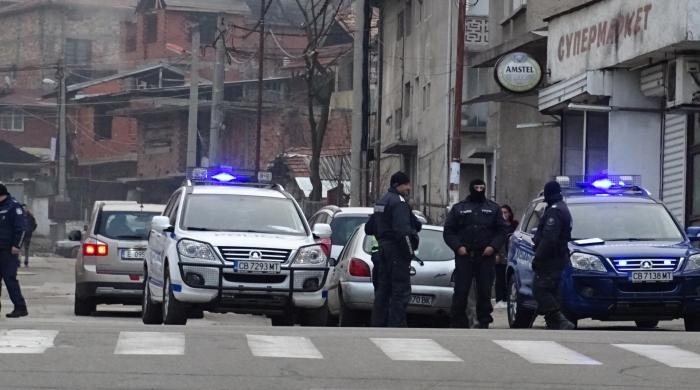 Полицаи и жандармеристи са следили за спазване на мерките срещу