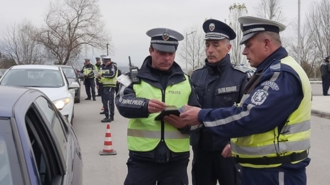 Ударно: Врачански ченгета изпотиха с проверки над 200 души