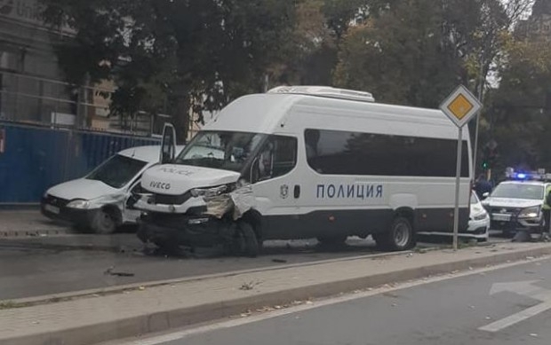 Катастрофа е станала рано тази сутрин в центъра на Варна