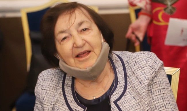 Професор Нора Ананиева почина на 20 ноември съобщи БНТ Преподавателят по