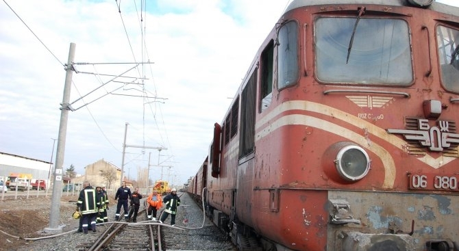 Бързият влак от София за Варна престоява в гара Червен