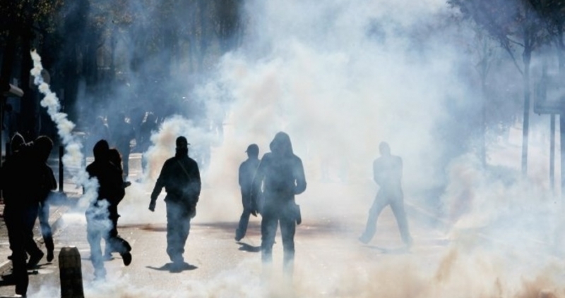 В някои проблемни квартали на западния френски град Нант избухнаха