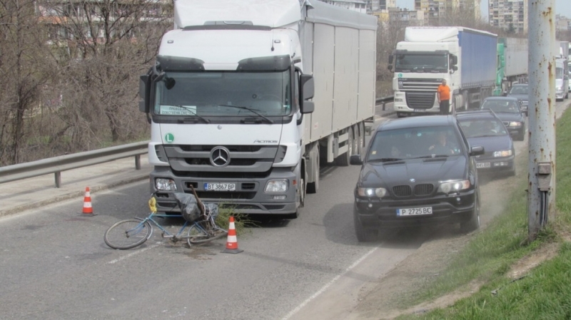 ИР е блъснал колоездач на пешеходна пътека в село Козаревец