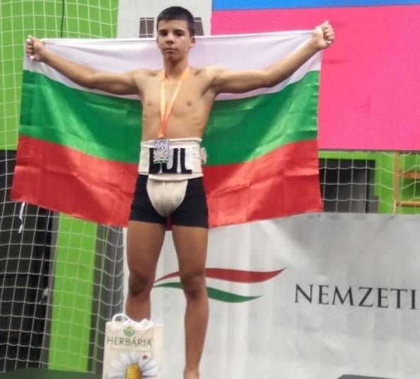 Състезателят на СК Чавдар 2015 в Бяла Слатина Симеон Пенев