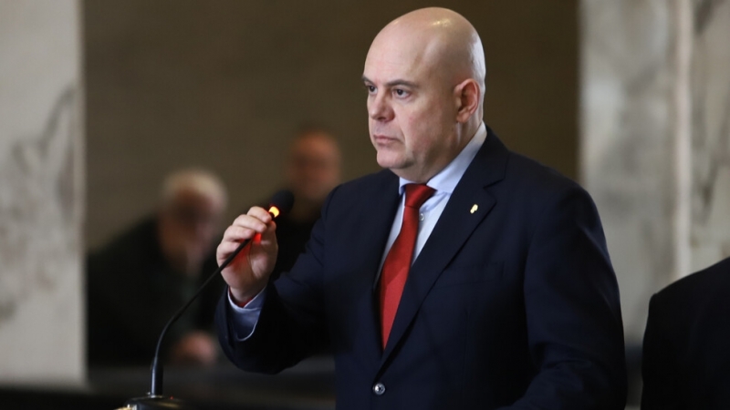 Главният прокурор Иван Гешев обяви че е подготвил оставката си