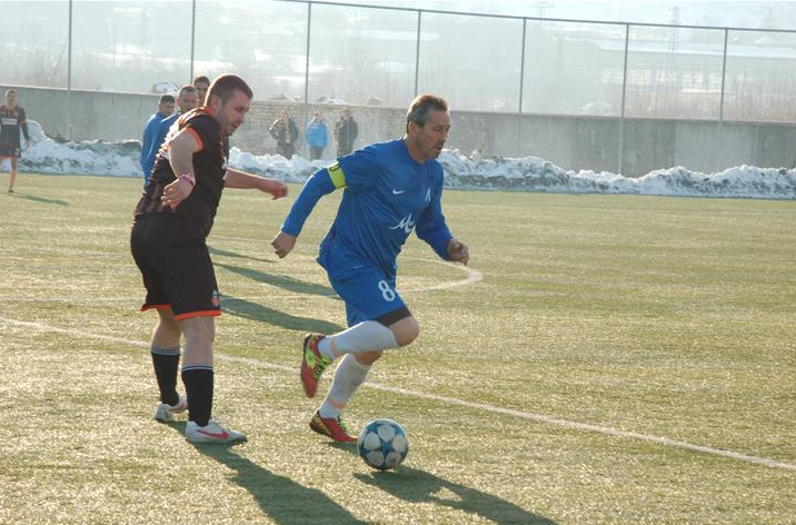 Шампионът на четвърта монтанска футболна дивизия Вихър Николово разби със