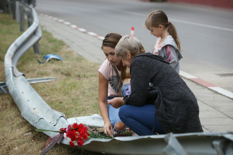 Преминаващи по пътя край Своге където се случи тежката катастрофа