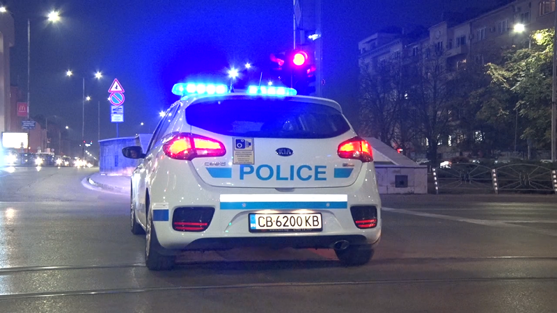 Екшън в София! Полицаи преследват бус в насрещното на Цариградско шосе