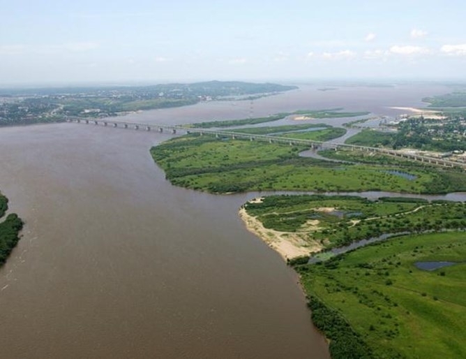 Стотици хора са отведени на безопасни места тъй като райони