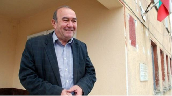 Делчо Митев е на 72 години и е кмет на