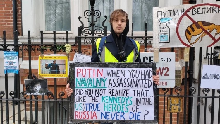 Руски дисидент се самоуби, след като Великобритания му отказа убежище