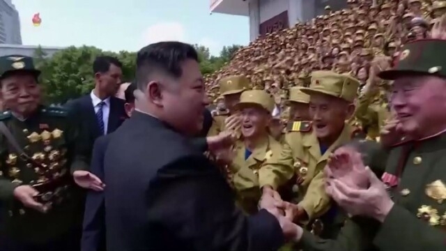 Лидерът на Северна Корея Ким Чен-ун обяви победа над коронавируса